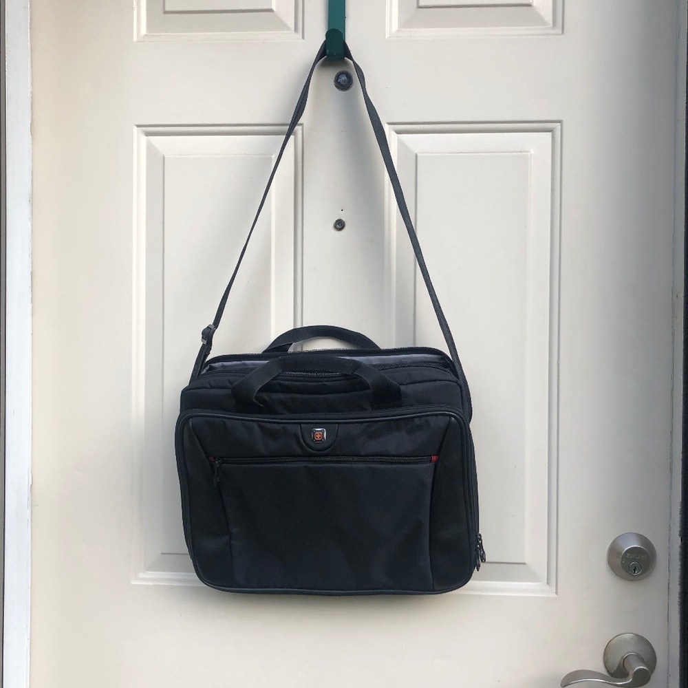 Swiss Gear 15 Inch Laptop Crossbody Bag.